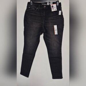 Time and Tru Women's Black Skinny Jeans